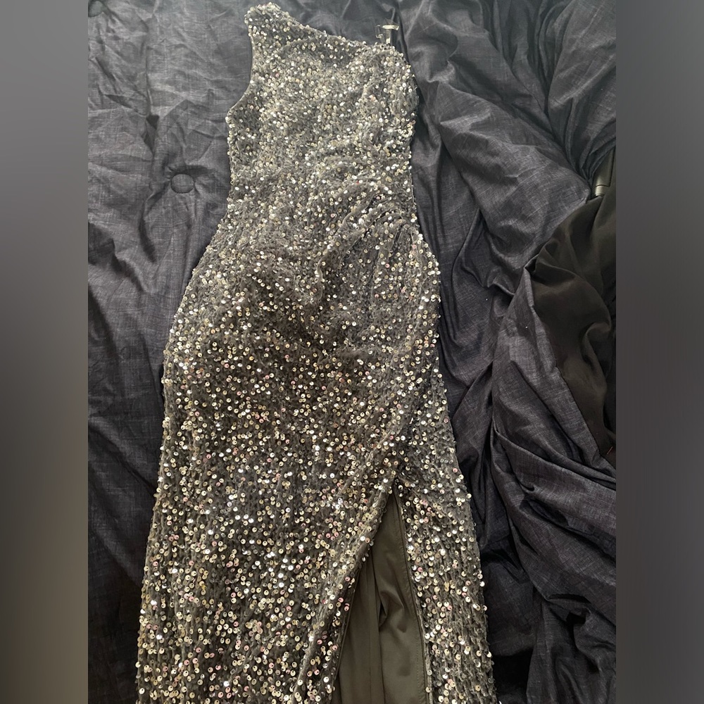 I am selling my dresses that only been worn once for $100 size S